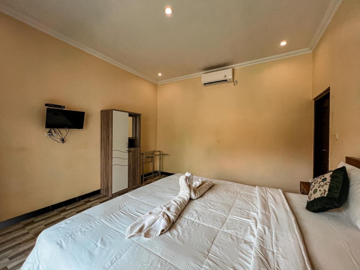 Gayatri Bungalows Batununggul Buitenkant foto